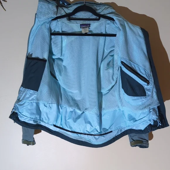 Patagonia Two-Tone Outdoor Jacket Patagonia women’s waterproof shell jacket - Picture 4 of 11